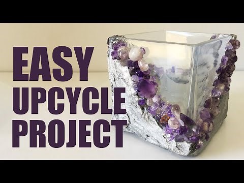 Upcycling a Glass Vase and decorating it with a texture paste