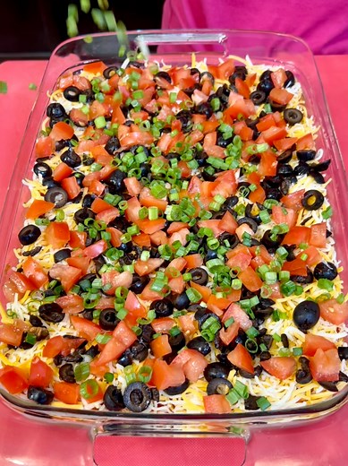 Delicious 7 Layer Dip Recipe for Game Day Snacks