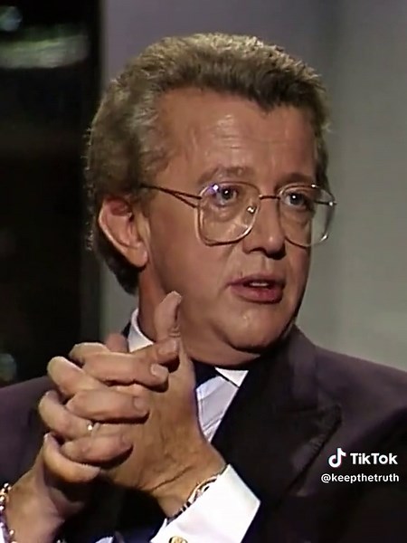Dieter Thomas Heck (* 29. Dezember 1937 als Carl-Dieter Heckscher in Flensburg; † 23. August 2018 in Berlin) war ein deutscher Moderator, Schlagersänger, Schauspieler, Showmaster, Produzent und Entertainer.