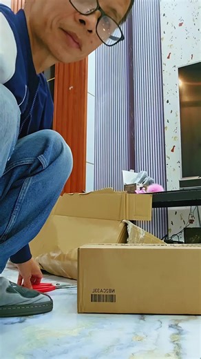 ⁉️BẠN ĐANG NGHI NGỜ BẢN THÂN MÌNH? Cuối tuần đã có bạn nhắn tin báo tin vui: bạn đã sắp được gửi Offer sau khi được Thắng tư vấn cách khắc phục điểm yếu tiếng Anh, khi ứng tuyển vị trí National Sales Manager công ty nước ngoài. Bạn đã tự tin trình bày & thuyết trình 1,5 tiếng bằng tiếng Anh với Sếp người nước ngoài phụ trách Châu Á 1 cách thuyết phục. Nếu bạn đang bắt đầu nghi ngờ bản thân mình vì : 1.Gửi CV mãi mà không ai gọi phỏng vấn? 2.Bạn đi phỏng vấn nhiều công ty, nhưng không nhận được o