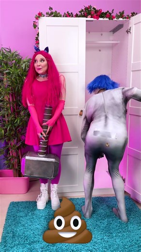 Kreatif! Makhluk Lucu Keluar dari Lemari untuk Mencuri Perhatian #shorts