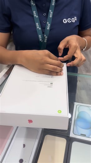 T&C Electronics JA on Instagram: "iPad 11th Generation sold to our lovely custee. Thanks for choosing @tandc_electronicsja 🤍 Payment options ✅Cash payment ✅Bank transfer ✅Credit and debit card via card machine in store or in person delivery ✅Zelle ✅Cashapp Free Island-wide delivery 📦 🚚 Same day delivery to all 14 parishes 🇯🇲 📱 1876-252-0839"