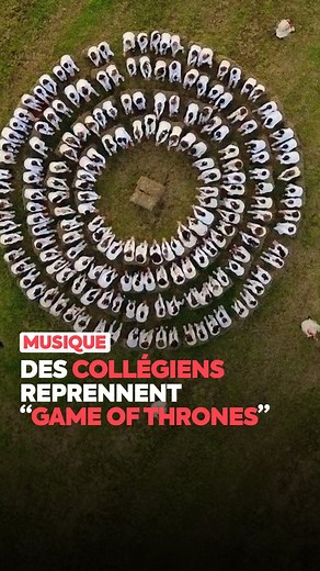 neo raconte la France on Instagram: "Winter is coming ! Le Chœur des Colibris, ce groupe de collégiens musiciens originaire de Cambo-les-Bains, reprend le générique mythique de « Game of Thrones » en bodytap. Le tout dirigé par leur professeur de musique, @nelly_guilhemsans.👏❄️ #gameofthrones #musique #lechoeurdescolibris"