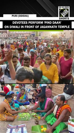 Devotees perform perform 'pind daan' on Diwali in front of Jagannath Temple