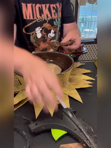 Let’s create a lighted sunflower | The Silver Farmhouse