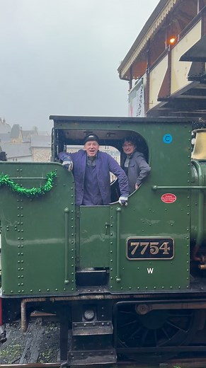 Good news for four legged friends and their humans. Dogs are very welcome on our Mince Pie Specials, so there’s no need to leave anyone behind as you enjoy a relaxing steam journey through the Dee Valley. Our Mince Pie Specials start tomorrow, and they are the perfect way to spend time between Christmas and New Year. Steam, scenery, mince pies and a winter walk at one of our stations. What could be better? 🐶 Walk ins are welcome tomorrow, but availability is limited, so we strongly recommend ch