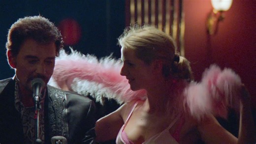 Joie ! En avoir (ou pas) (1995), À vendre (1998) et Love me (2000) de Laetitia Masson, avec à chaque fois Sandrine Kiberlain dans le rôle principal, ressortent en version restaurée le 26 novembre grâce à L’Atelier Distribution. L’occasion unique de (re)découvrir cette fabuleuse trilogie sur le sentiment amoureux, où explosait le talent de celle qui allait devenir l’une de nos plus grandes actrices. Ces trois titres sont décrits par Sandrine Kiberlain comme « les premiers pas unis » de Laetitia M