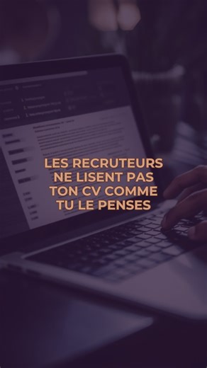 Elodie Havel | Coach reconversion pro & environnement toxique on Instagram: "Les recruteurs ne lisent pas les CV. Ils les scannent, en 10 secondes. Et après avoir mené des centaines d’entretiens je peux te dire ce qui décide si tu entres dans le top 1 %… ou si ton CV finit dans le néant. 👉 Tout se joue dans ton intitulé professionnel + les 2 premières lignes de ton résumé. Pas ton bac+5. Pas ton école. Pas tes missions longues comme le bras. Si cette zone n’accroche pas instantanément, personne