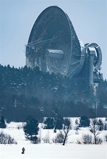 The scale of this engineering is terrifying. 🤯 This is a soviet giant telescope, Kalyazin RT-64, originally designed to support robotic missions to Venus and Mars and prepare for possible manned expeditions. Despite looking like an abandoned relic near the city of Kalyazin, it remains fully operational for communication in deep space. | Echoes of Unbound Curiosity