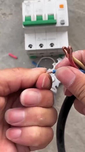 65K views · 287 reactions | How to electrical wear electronic work current Electrical #Mistakes #Beginners #reelsviral #fyp #fbreelsfypシviralシ | Darius M. Leonard | Facebook