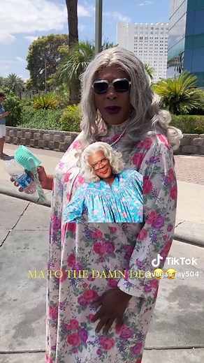 Ma to the damn D.E.A.😂😂Things you see in Vegas! Like Share Comment and Follow LAs VEGAS LIMO LIVE for more videos and content like this!#lasvegaslimolive #lasvegas #lasvegaslife #vegaslifestyle #vegas #beattheheat #madea #celebrity #impersonator #celebritylookalike #tylerperry