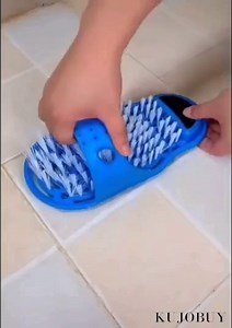 1 PCS - Foot Scrubber Massager Cleaner Dead Skin Exfoliator Callus Remover for Shower Floor with Pumice Stone and Suction Cups Slipper for Exfoliating Cleaning Foot