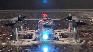 91K views · 1.8K reactions | Já imaginou um sistema que pode fazer drones, robôs e outros eletrônicos sozinho? Ele existe: chamado de LaserFactory, foi criado por pesquisadores do MIT, que é o Laboratório de Ciência da Computação e Inteligência Artificial do Instituto de Tecnologia de Massachusetts. Veja mais: https://olhardigital.com.br/2021/02/08/noticias/pesquisadores-do-mit-criam-equipamento-que-constroi-objetos-sozinho/ | Olhar Digital | Facebook