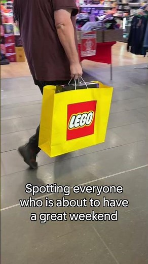 Those bright yellow LEGO bags are screaming 'great weekend ahead' | LEGO Certified Stores