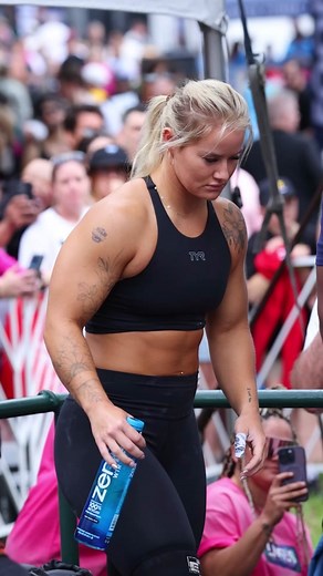 Always makin’ moves 😤😤 @Dani is just getting warmed up! Cheers to another big year. 2024, here we come! Link in bio to grab Dani’s favorite knee sleeves 🙌 #TeamE26 #element26 #e26 #trainhard #trainsmart #consistent #functionfirst #traininggear #athleticgear #squats #cleans #snatches #functionaltraining #fitness #motivation #weightlifting #kneesleeves #kneepain #kneestability #versatility