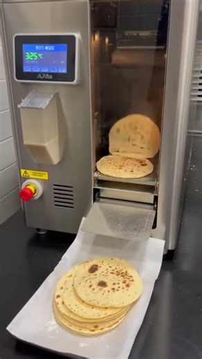 Automatic Roti (Flatbread) Making Machine 🤯🔥 #Shorts