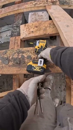 Unscrewing construction bolts with DeWalt impact driver 🔥