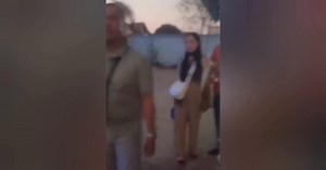 479K views · 10K reactions | Hmoob nplog nyob lak 20 tus hluas nraug yog hmoob yaj tus poj niam yog nkauj hmoob vwj deev hmoob mes kas poj niam raug tub ceev xwm txhom..coj mus kaw thiab yuav raug nplua nyiaj thim $10,000 rov qab rau hmoob mes kas 藍 Hmoob mes kas siv nyiaj tag $70,000 rau tus ntxhais | Jingming Lee | Facebook