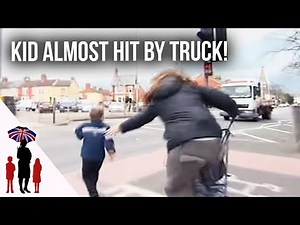 Panic As Young Child Runs Towards Busy Road | Supernanny USA