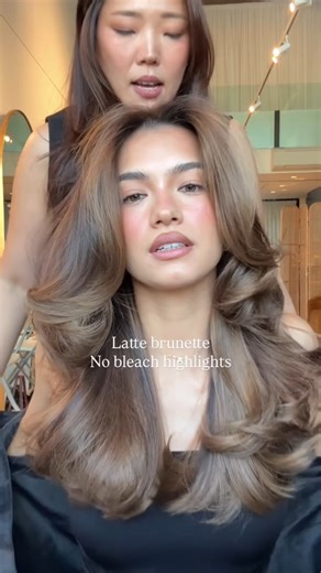 latte brunette hair with no bleach highlights #softlook #naturalhaircolour #brunettehair #trending