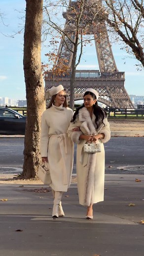 It’s holly jolly season 🩶 xoxo @shlaikovaelena & @jarinpat | Pat Ch