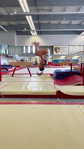 12 Justaucorps en 12 Secondes : Qui Dit Mieux ?