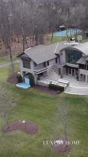 A timeless throwback ✨ Rediscovered from our archives. A stunning Brentwood, TN estate that was new to the market at the time—one of those homes that truly stops you mid-scroll. Timeless design, unforgettable presence, and proof that great properties never age. Take a look inside this one-of-a-kind estate 🤍 #LuxuryNashville #LuxuryHomeMagazine #LuxuryHomes