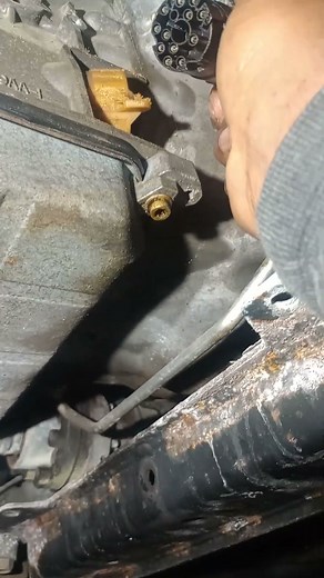 CHECKING FOR LEAKING TRANSMISSION CASE CONNECTOR: 2013 Dodge Durango 722.6/Nag 1