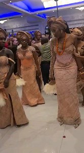 Alice & Kingsley traditional wedding. Alice, is such a beautiful and humbled bride. May God bless your home 🙏❤❤ Alaga ijoko @mojimajesticevents #AKLOVE22 #edobride #edotraditionalweddings #yorubatraditionalweddings #mojimajesticevents #mojisolaalagaiyawo | MojimajesticEvents Alaga