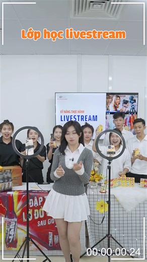 454 reactions · 22 comments | 樂 Lớp học thực hành livestream của sinh...