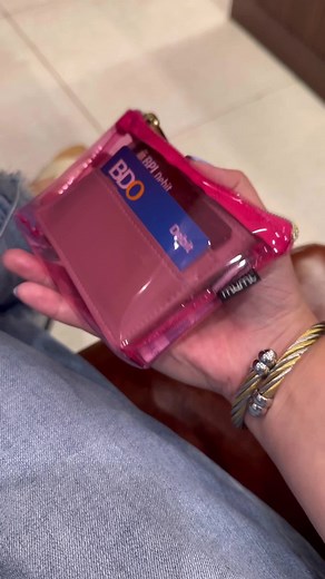 Good thing it can fit in my Mumi Cardy Slim Card holder too! 🪪💳👛 Mumi Tracy PVC Coin Purse - 99 pesos ( comes in black, charcoal, brown too!) Mumi Cardy Slim Card Holder - 119 pesos #wallet #coinpurse #pvcwallet #cardholder #fyp