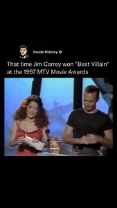 When Jim Carrey won ‘Best Villain’ at the 1997 MTV Movie Awards, it marked a turning point in how audiences perceived him. Previously known almost exclusively for his rubber-faced comedy, Carrey was suddenly recognized for portraying dark, unsettling, and unpredictable characters. His role as Chip Douglas in ‘The Cable Guy’ shocked viewers who were expecting another lighthearted hit. At the time, ‘The Cable Guy’ was controversial. Critics and fans were divided over its unsettling tone and mean-s