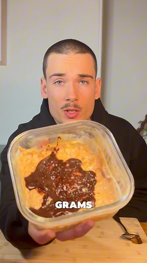 7K views · 5.5K reactions | 50g Protein Reece’s Pieces  377 Calories | 47 P | 21 C | 9 F 70g Light Greek Yoghurt 32g PB2 30g Gold Standard WPI 14g Noshu Choccy Chips Throw Yog, PB2 and WPI into a bowl and mix! Add melted choc chips Freeze for 20 mins Creator: @thefitblondeyy | Motivo | Facebook