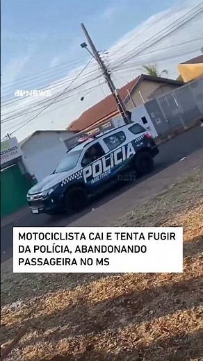 Motociclista cai e tenta fugir da polícia, abandonando passageira no MS #shorts