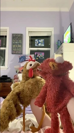 elmo world chickens thing