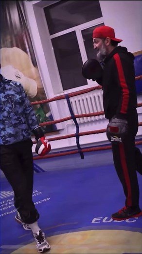 Boxing Training Session: Coaching Techniques Explained