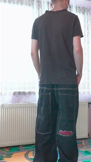 The Y2K baggy aesthetic is here to stay #y2k #streetstyle #outfit