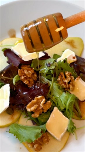 Pear & Brie Salad 🍐🧀 | The Easiest Fall Salad