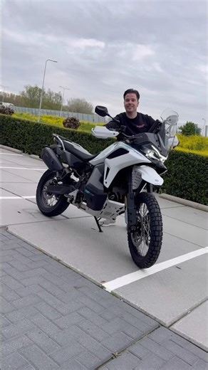 De CFMoto 1000 MT-X staat in de showroom! Wij vinden hem vet! 😎#cfmoto