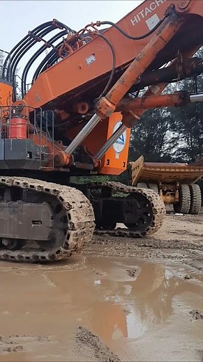Excavator Shovel Hitachi EX2500. Big Digger #shorts #alatberat #excavatorbesar #heavyequipment