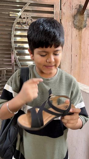 3.3M views · 53K reactions | माँ की चप्पल पर बनाया दिल | Indian कलाकार #story #cheating | Indian कलाकार | Facebook