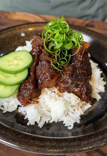 Soy Braised Beef 👌🏼 Perfect protein to have on hand for the week or for future recipes. For the full recipe head over to my website. #braisedbeef