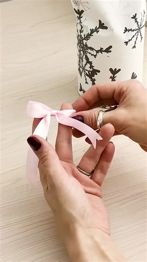 A quick and simple way to tie a bow for any occasion 🎀