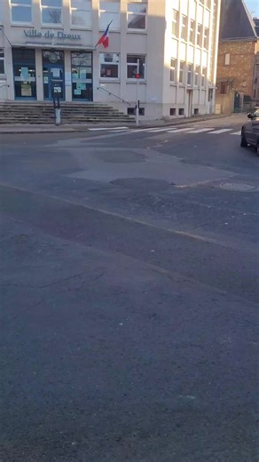 VSAV 01 de Dreux qui va au CH de Dreux #SDIS28