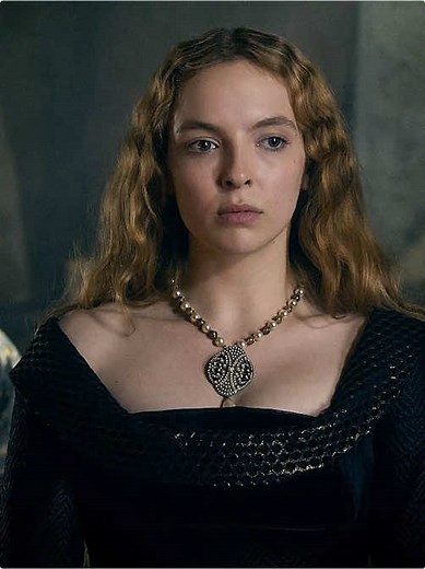 The White Princess: A Royal Dance Scene Exploration