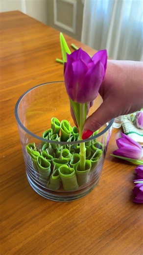 Beautiful and Whimsical Spring arrangement idea! 🌷 #flowerarrangement #floraldesign #centerpiece