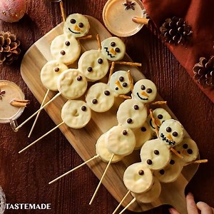 182K views · 735 reactions | Make Santa a festive cake pop and you'll definitely be on the nice list. | Tastemade | Facebook