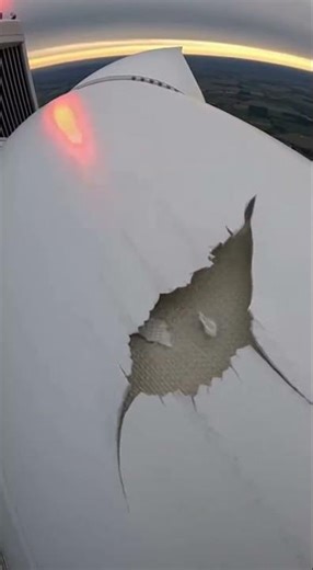 Blade Cracks in Super Slow Motion!