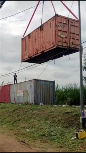 แนวตู้คอนเทนเนอร์ปกป้องชายแดนไทย