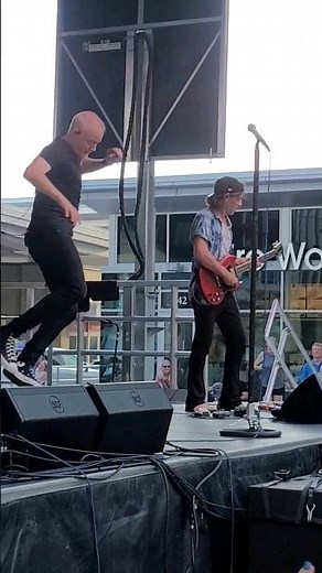 Spin Doctors Explain Little Miss Can't Be Wrong #livemusic #raleigh #raleighnc #music